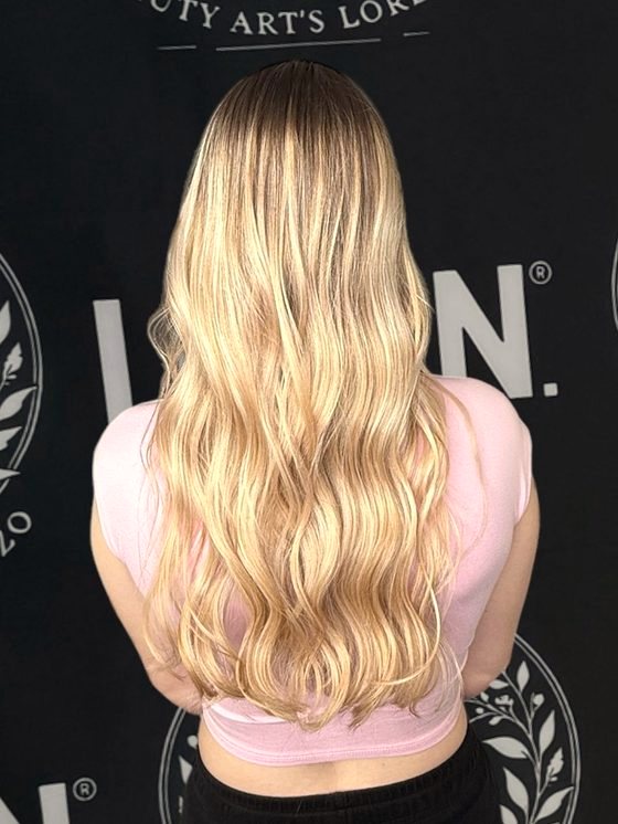 Balayage blond doré tout en longueur, ondulations douces