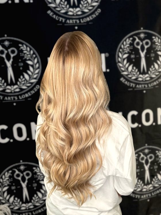 Balayage miel sur longueurs ondulées